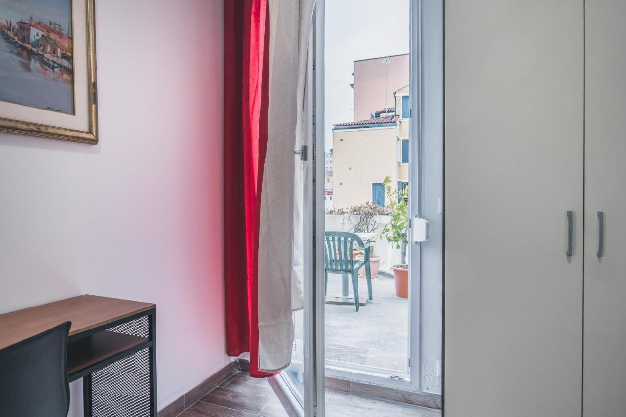 Bulldog Station Apartments With Private Wc, Ac, Tv Mestre Bagian luar foto