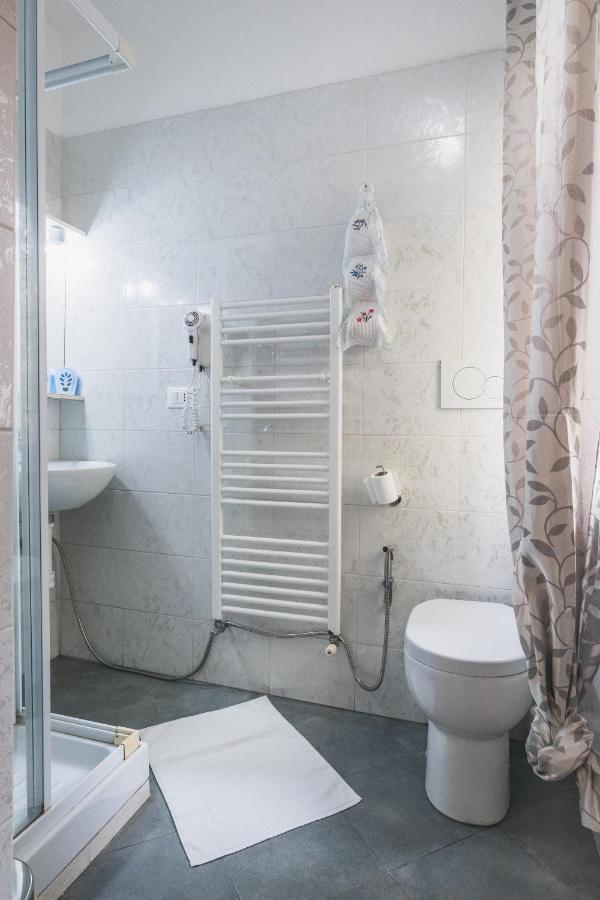 Bulldog Station Apartments With Private Wc, Ac, Tv Mestre Bagian luar foto
