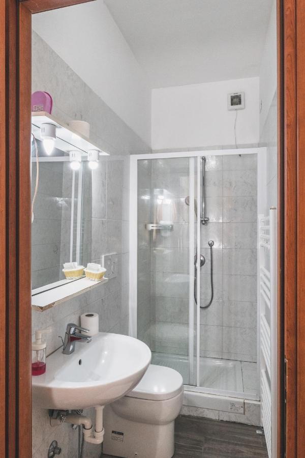 Bulldog Station Apartments With Private Wc, Ac, Tv Mestre Bagian luar foto