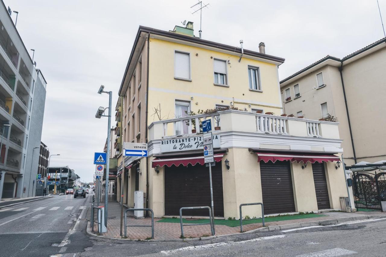 Bulldog Station Apartments With Private Wc, Ac, Tv Mestre Bagian luar foto